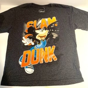 Disney  tee shirt Size 6/7 child's M Mickey Mouse  Slam Dunk